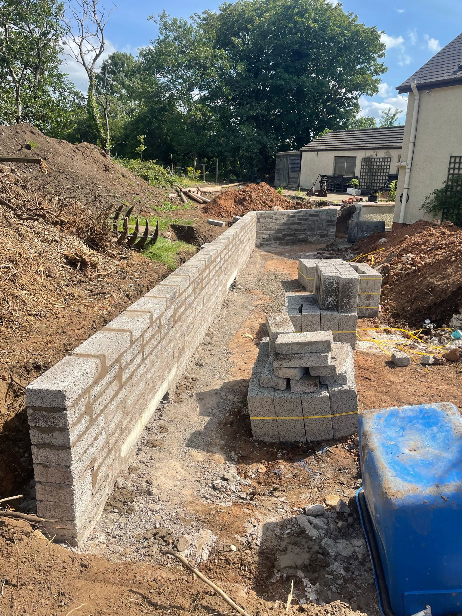 Block retaining wall