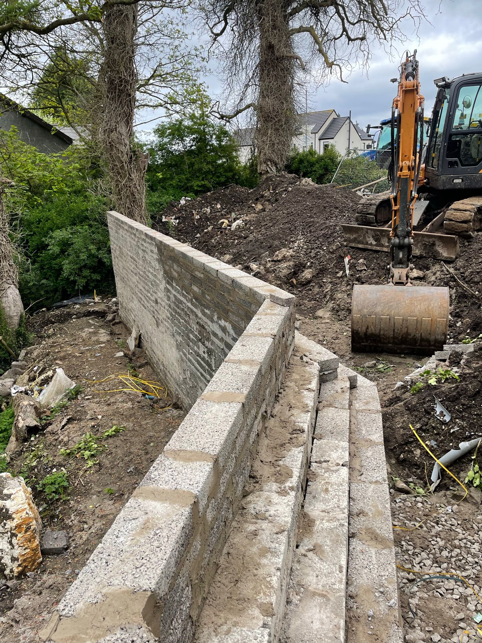 Retaining wall with steps