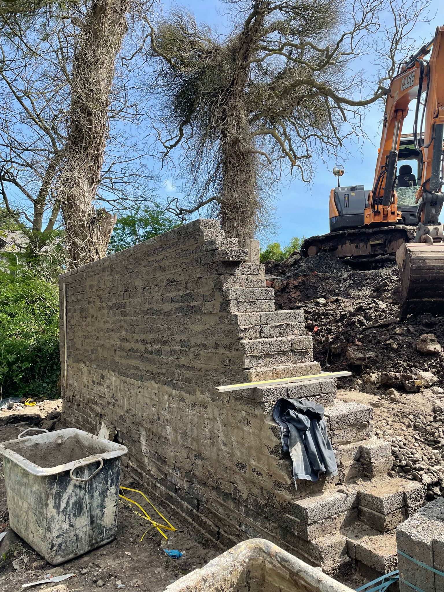 Stepped retaining wall