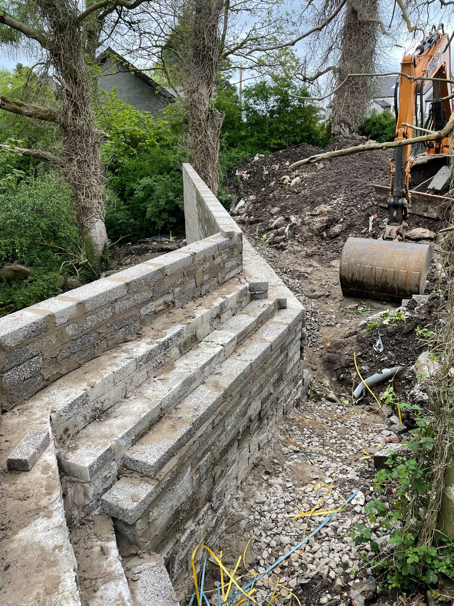 Terraced retaining wall